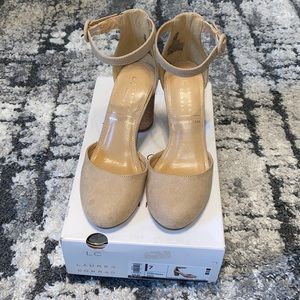 NEW LC Lauren Conrad Hydrangea Pumps (Size: 7)